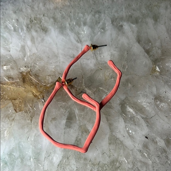 Clover Coral Pink Hoop Earrings - Picture 6 of 8